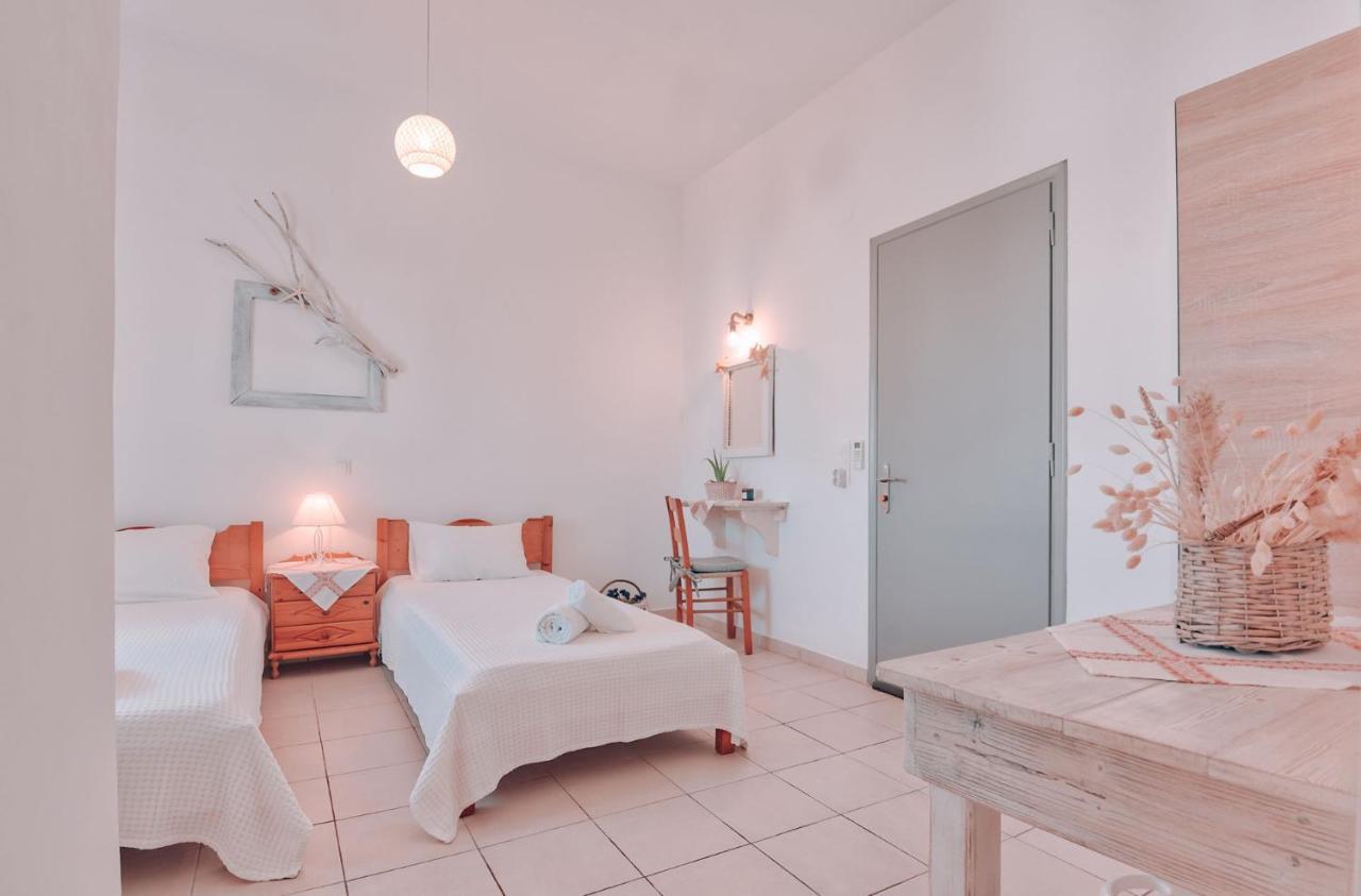 Yiasemi Rooms & Studios Andiparos Exterior photo